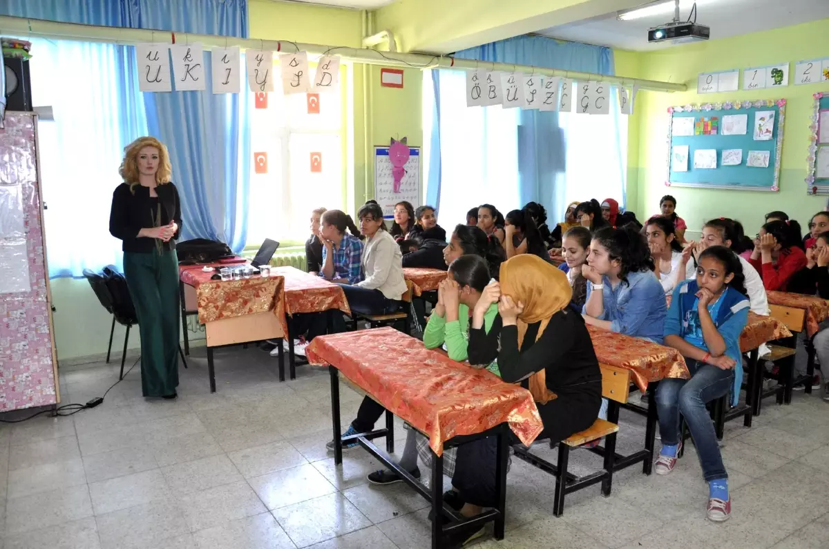 Kız Öğrencilere "Ergenlik ve Hijyen" Semineri