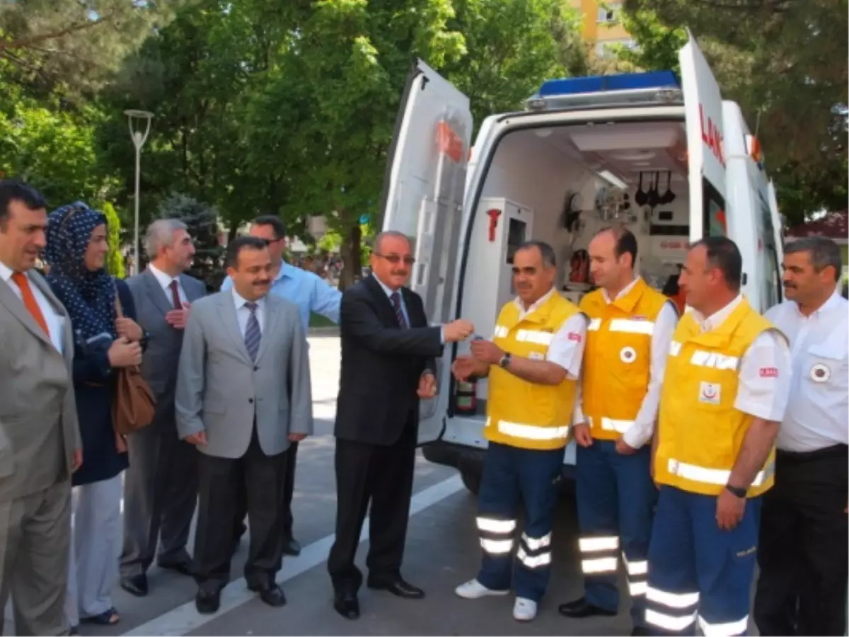 Melek İpek Tarafından Ambulans Hibesi