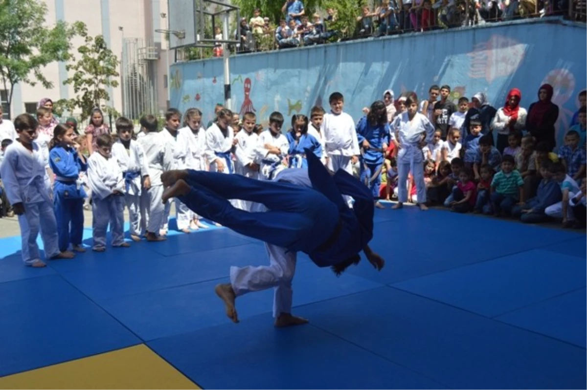 Öğrencilere, Muhteşem Judo Gösterisi