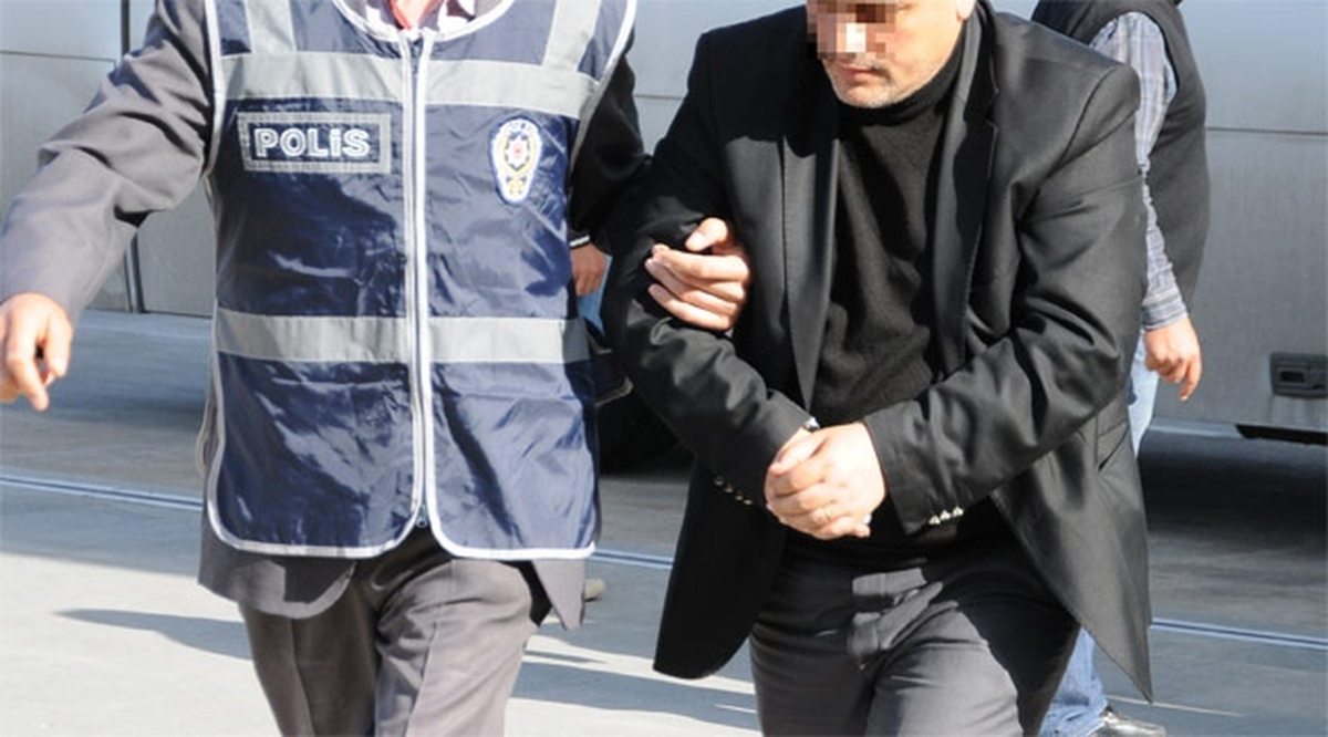 Okul Önündeki Gençlere Gözaltı