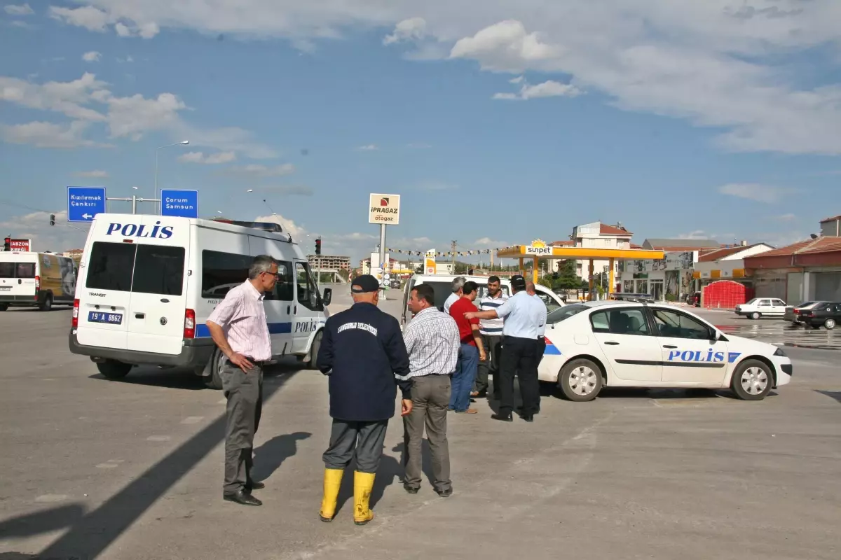 Otomobil Öğrenci Servisine Çarptı: 7 Yaralı