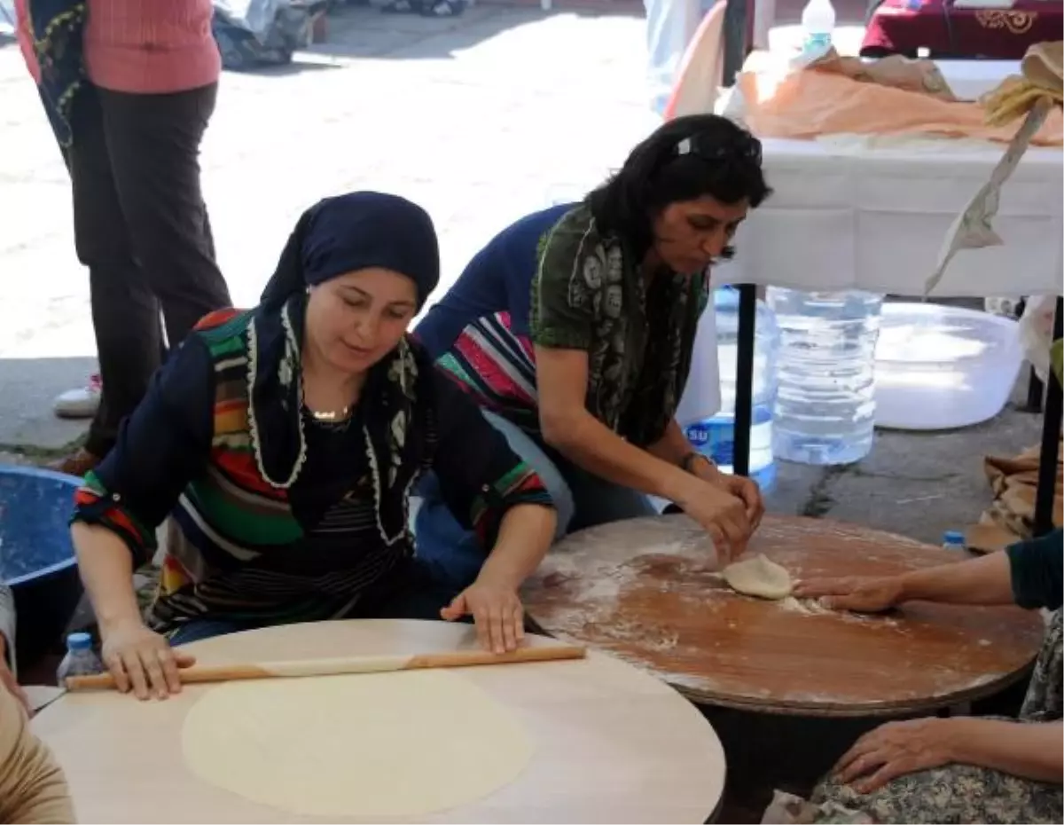 Kadın Polisler Kermeste Hamur Açtı