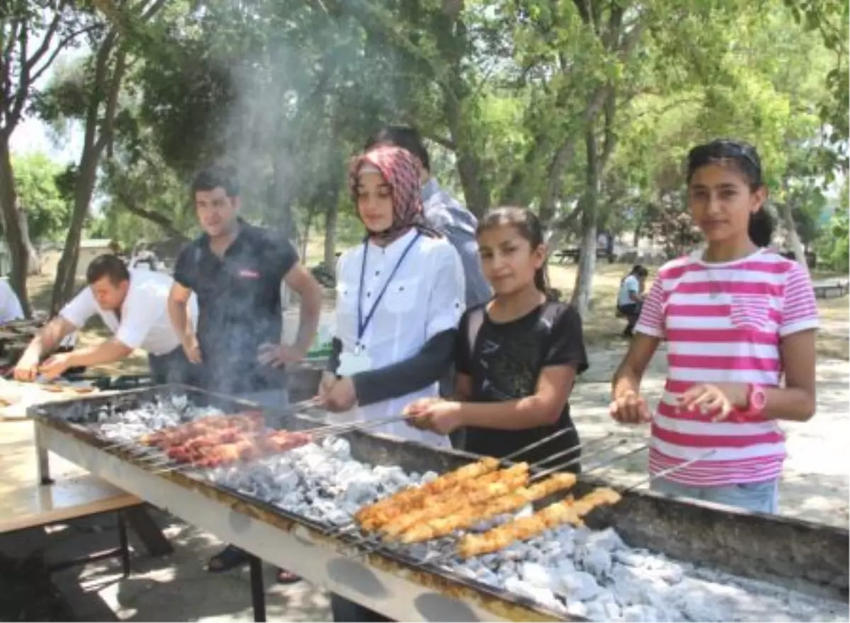 "Toroslarda Yeşeren Sümbüller"İn Kebap Keyfi