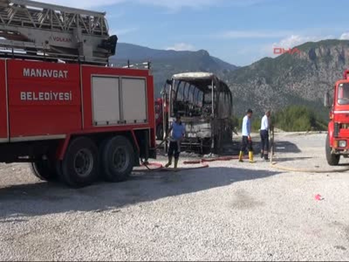 Tur Otobüsü Yandı, 27 Turist Ölümden Döndü Antalya\'nın Manavgat İlçesi\'nde 27 Fransız Turistin...