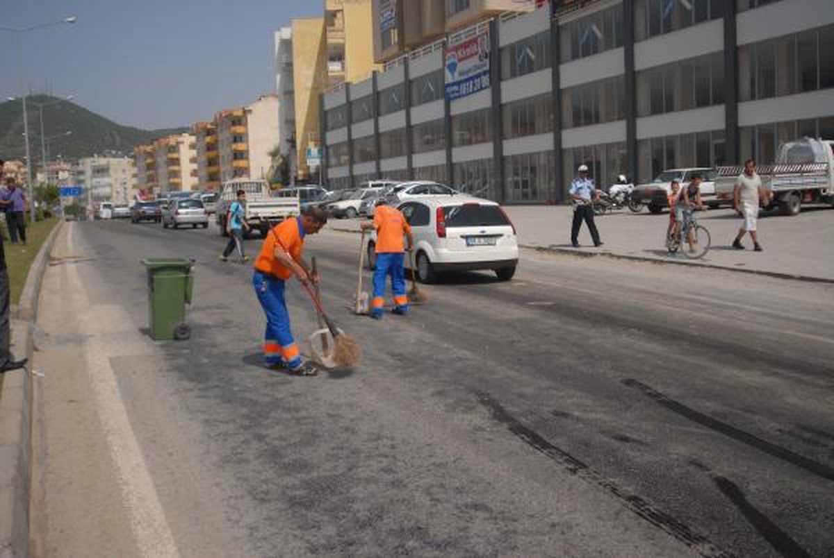 Uçan Şapkasını Almak İsterken Otomobilin Altında Kaldı