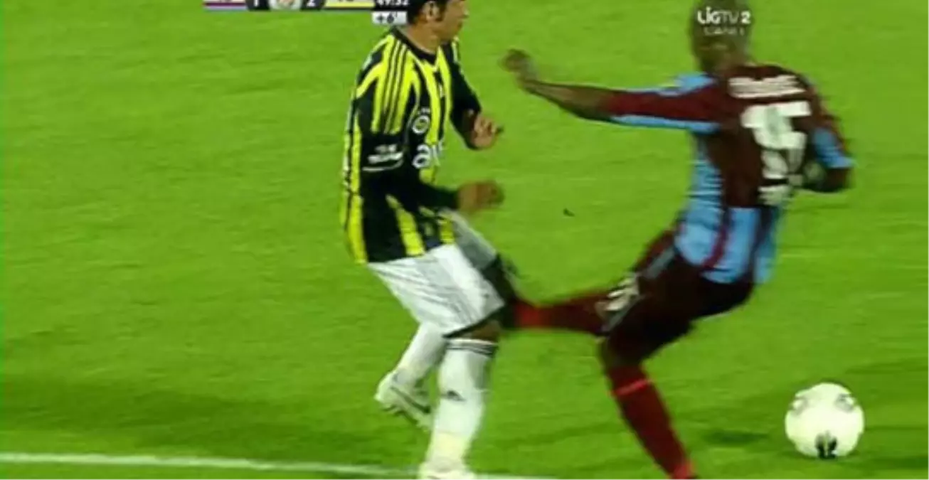 Zokora\'nın Emre Nefreti Bitmiyor