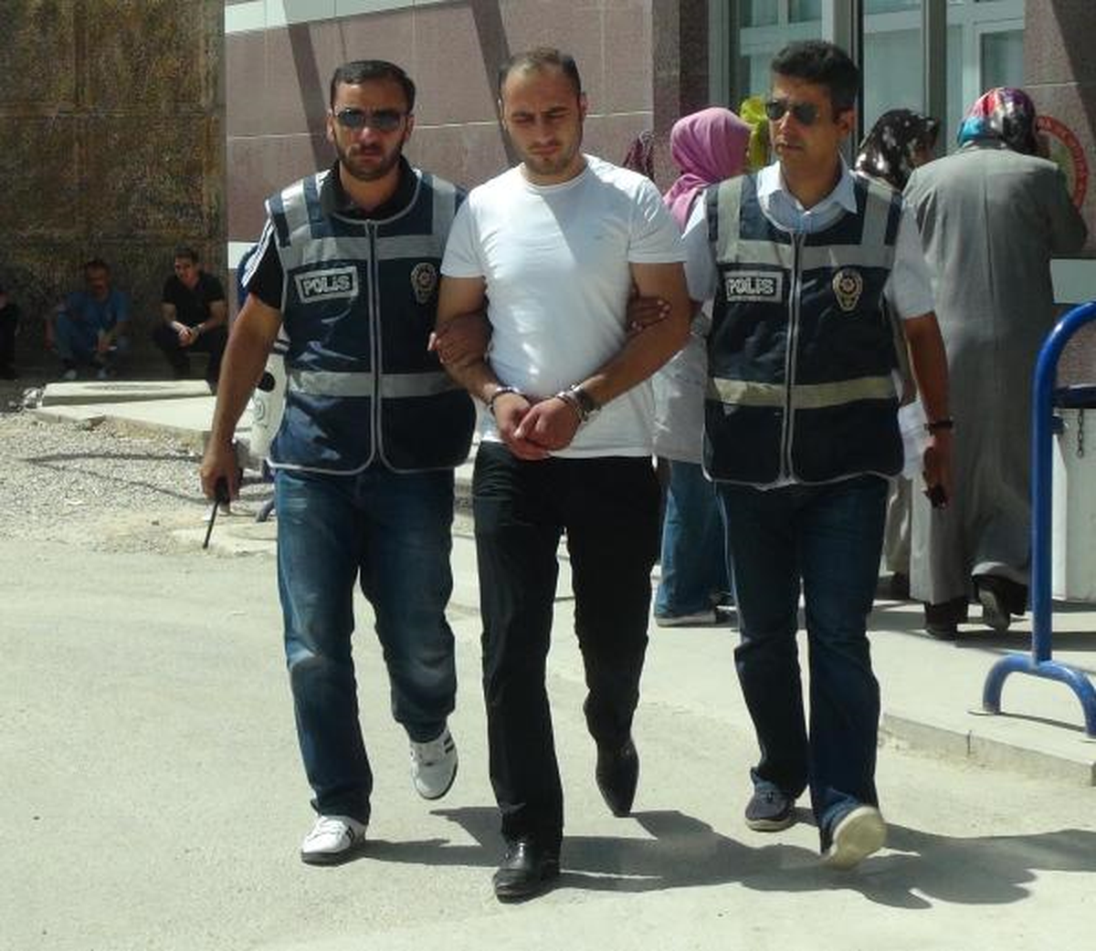 Ablasının Sevgilisi Öldürdü, Ablasına Kıyamadı
