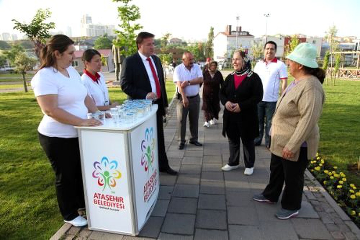 Ataşehir Belediyesi Parklarda Halkı Dinliyor