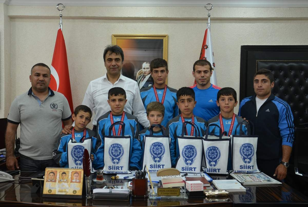 Başarılı Güreşçilere Tablet Ödülü