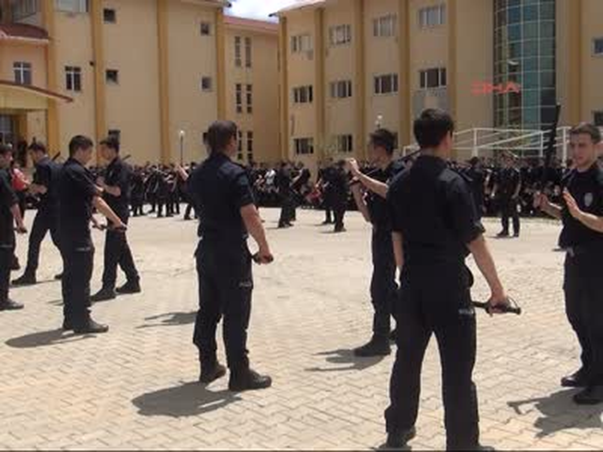 Bitlis Polis Adaylarına Etkili Cop Kullanma Eğitimi Polis Adaylarına Etkili Cop Kullanma Eğitimi