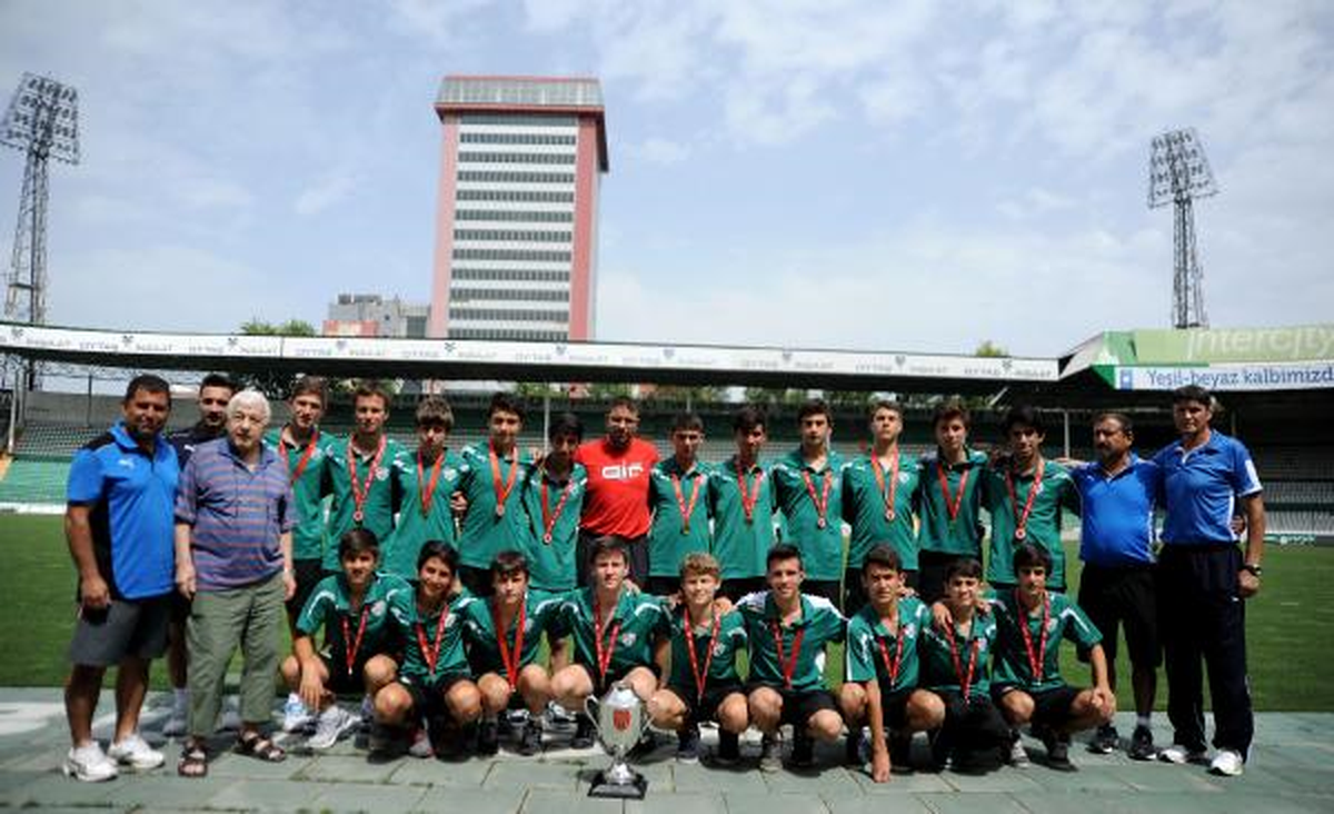 Bursaspor U14 Takımı Şampiyonluğu Merhum Başkan İbrahim Yazıcı'ya Armağan Etti