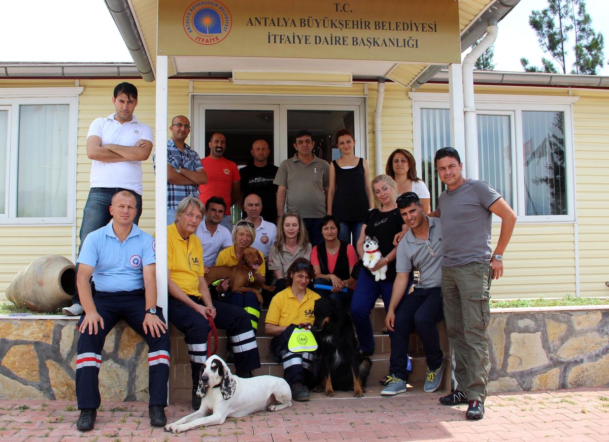 Büyükşehir\'den Arama Kurtarma Köpeği ve Eğitmeni Eğitimi