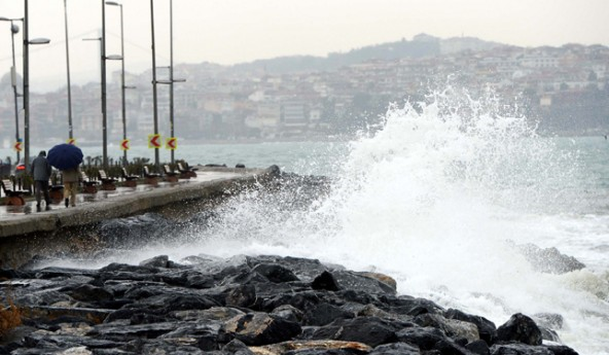Çanakkale Boğazı'ndaki Kuvvetli Lodos