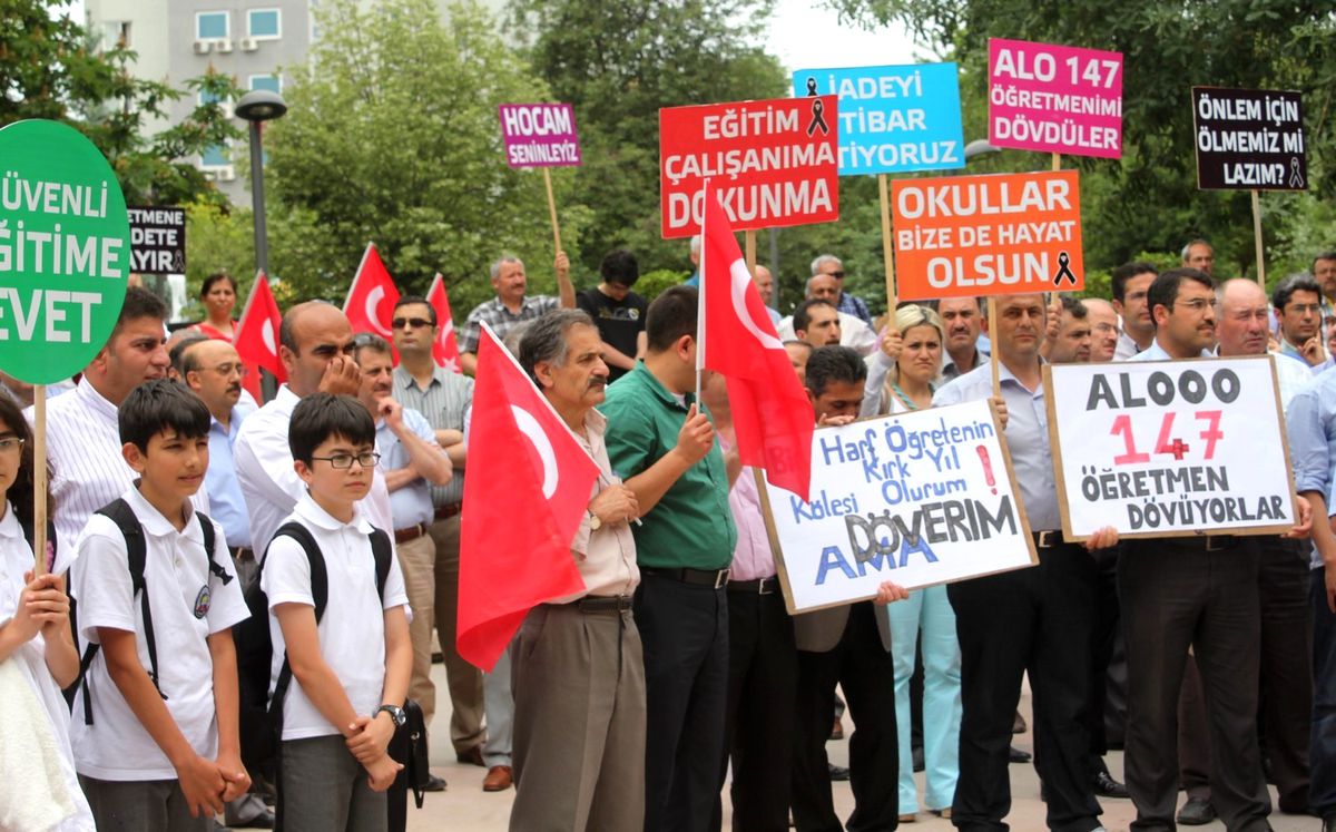 Çankırı'da Okul Bekçisi ve Öğretmene Fiili Saldırı