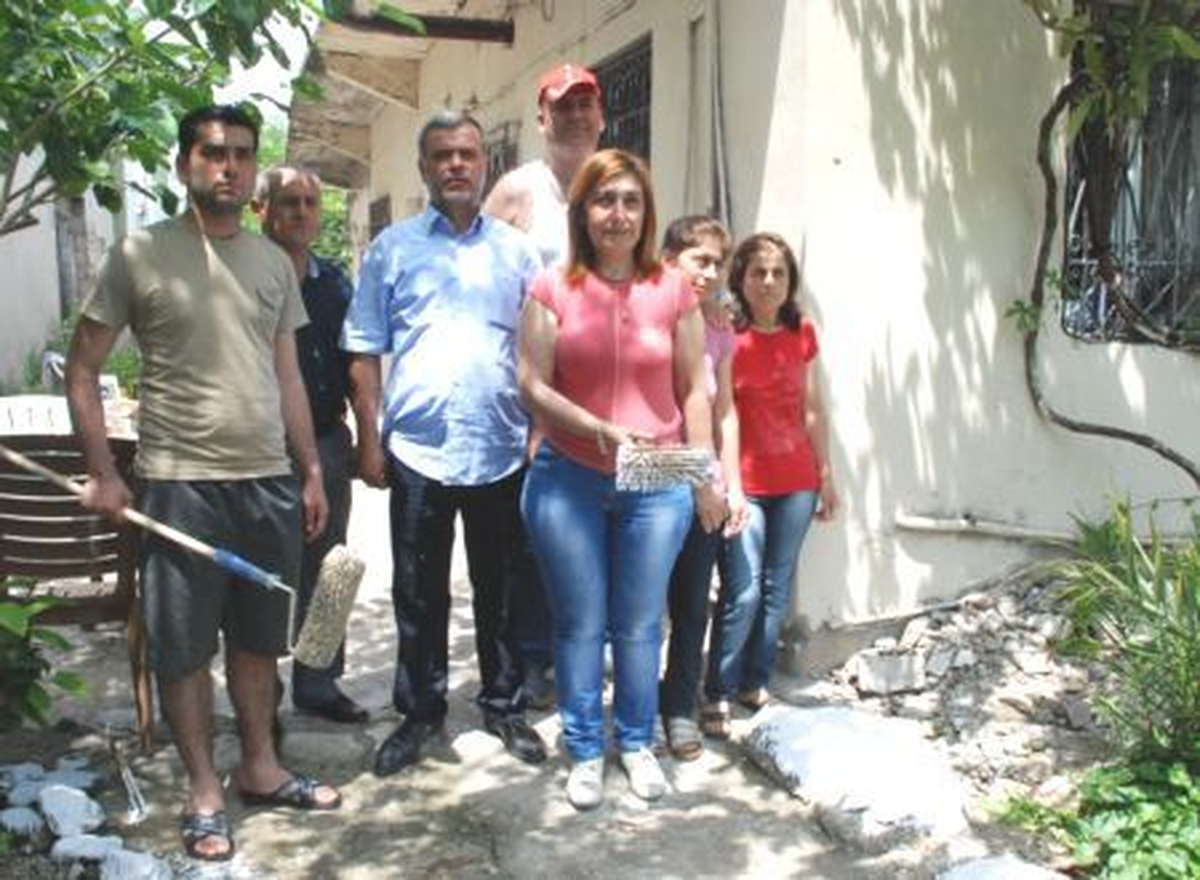 CHP\'li Gençler Ev Boyadı