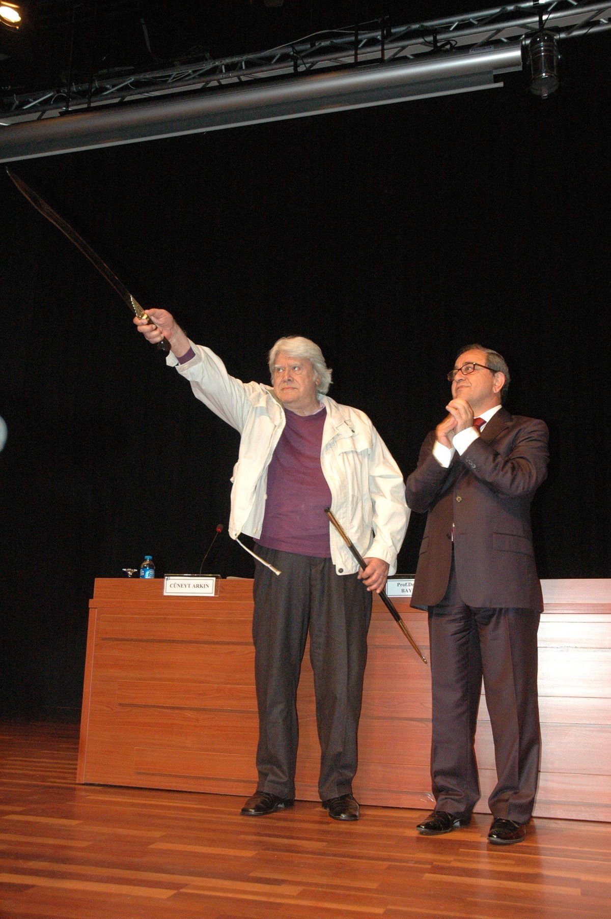 Cüneyt Arkın'dan Muhteşem Yüzyıl Dizisindeki Malkoçoğlu Karakterine Eleştiri