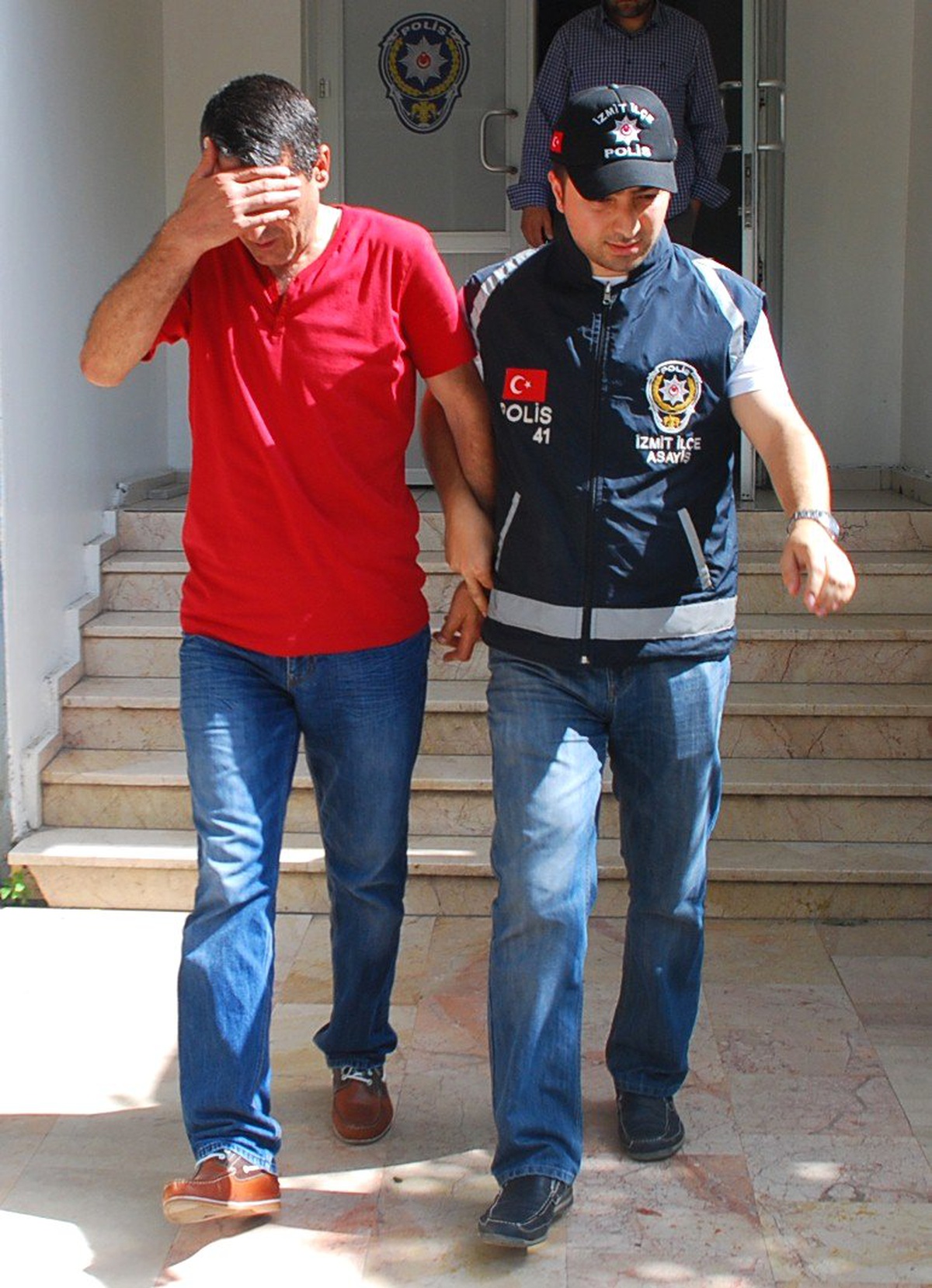 Denetimli Serbestlikten Faydalandı; Bir Şahsa Tokat Atınca Tekrar Tutuklandı