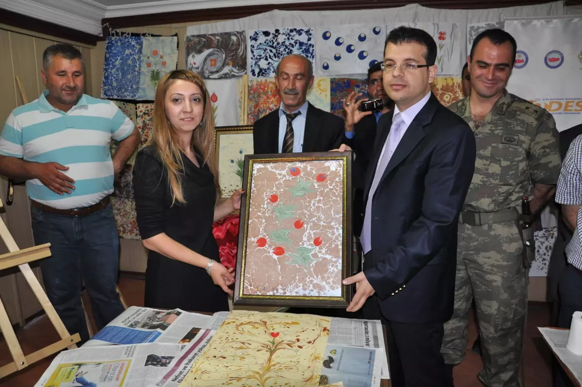 Derik Kadın Kültür Merkezi'nden Yıl Sonu Sergisi