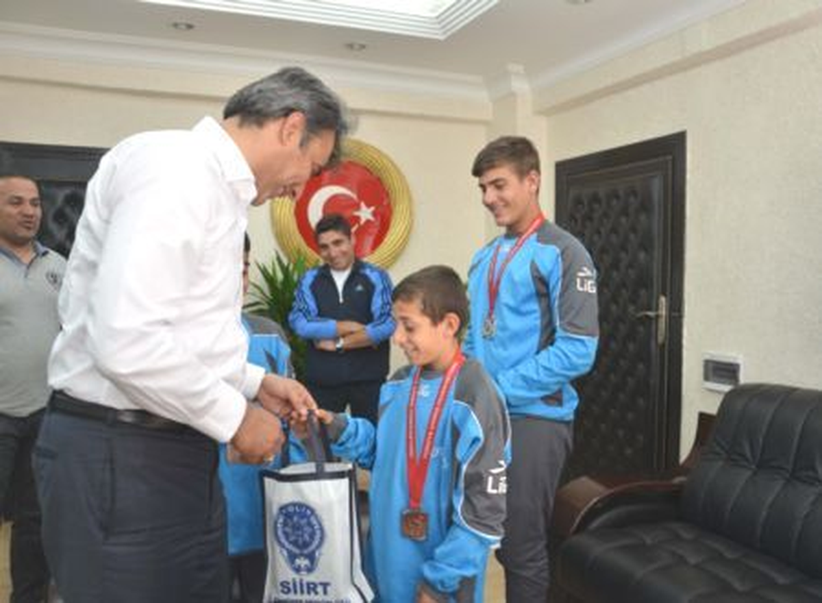 Emniyet Müdürlüğü\'nden Başarılı Sporculara Ödül