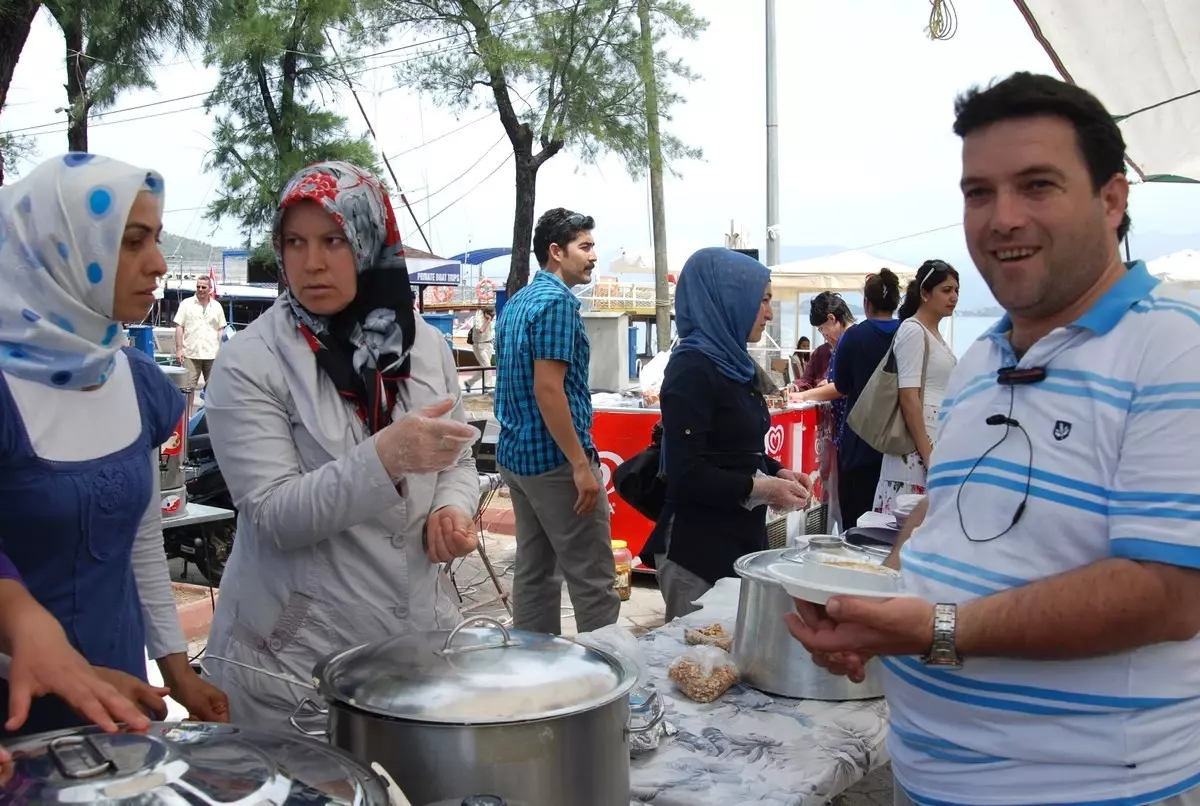 Engelli Öğrenciler Kermeste Satış Yaptı