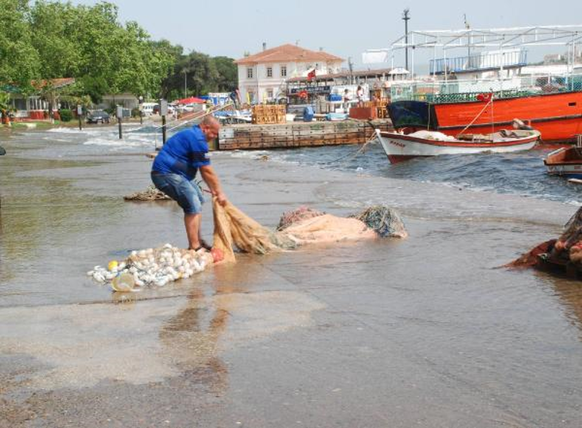 Erdek Sahilinde Lodos Paniği