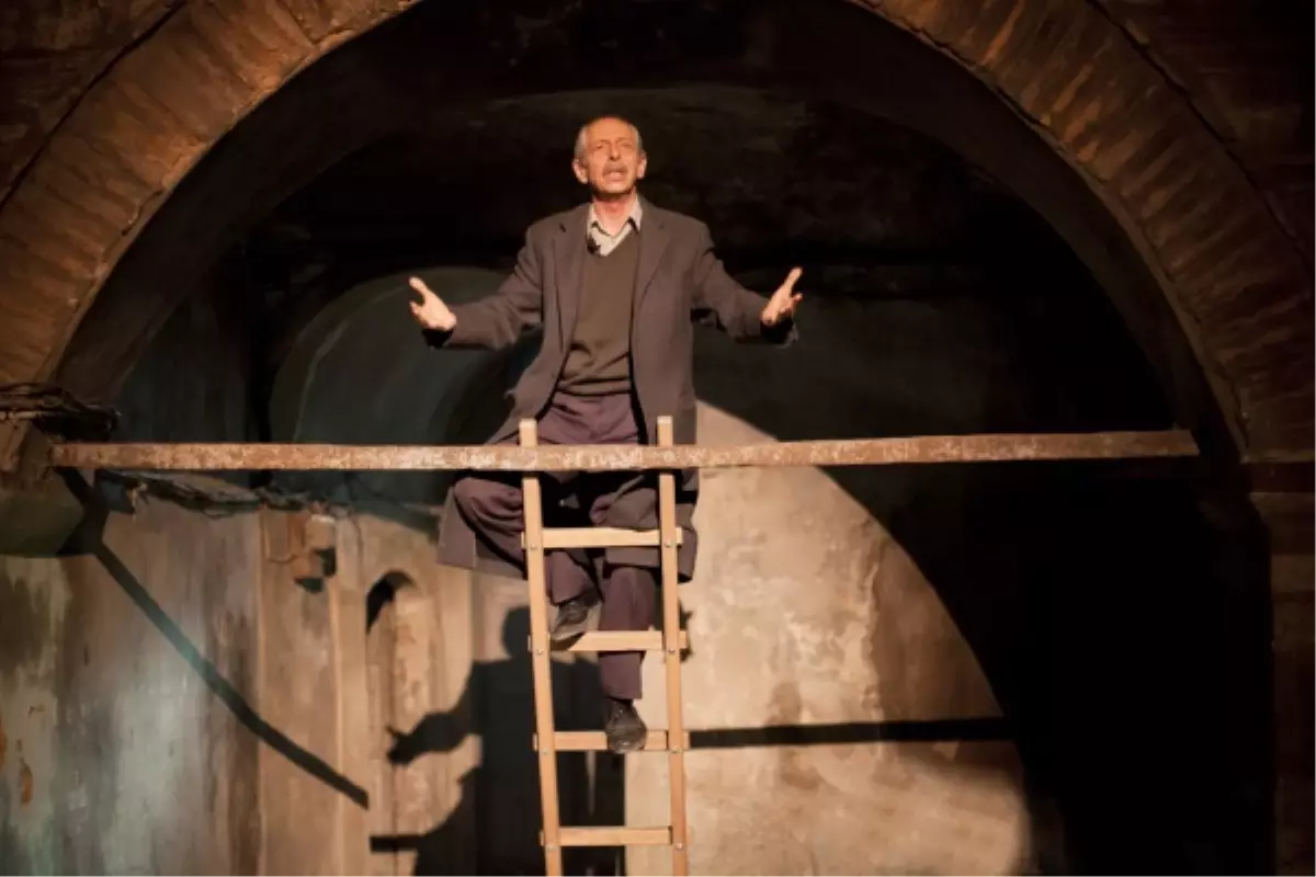 Genco Erkal; Nazım Hikmet\'i Ali Paşa Hanı\'nda Anıyor