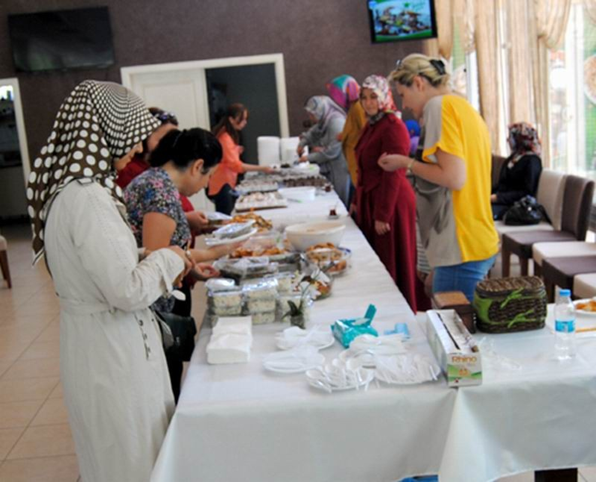 Gönenli Öğrencilerden Kermes