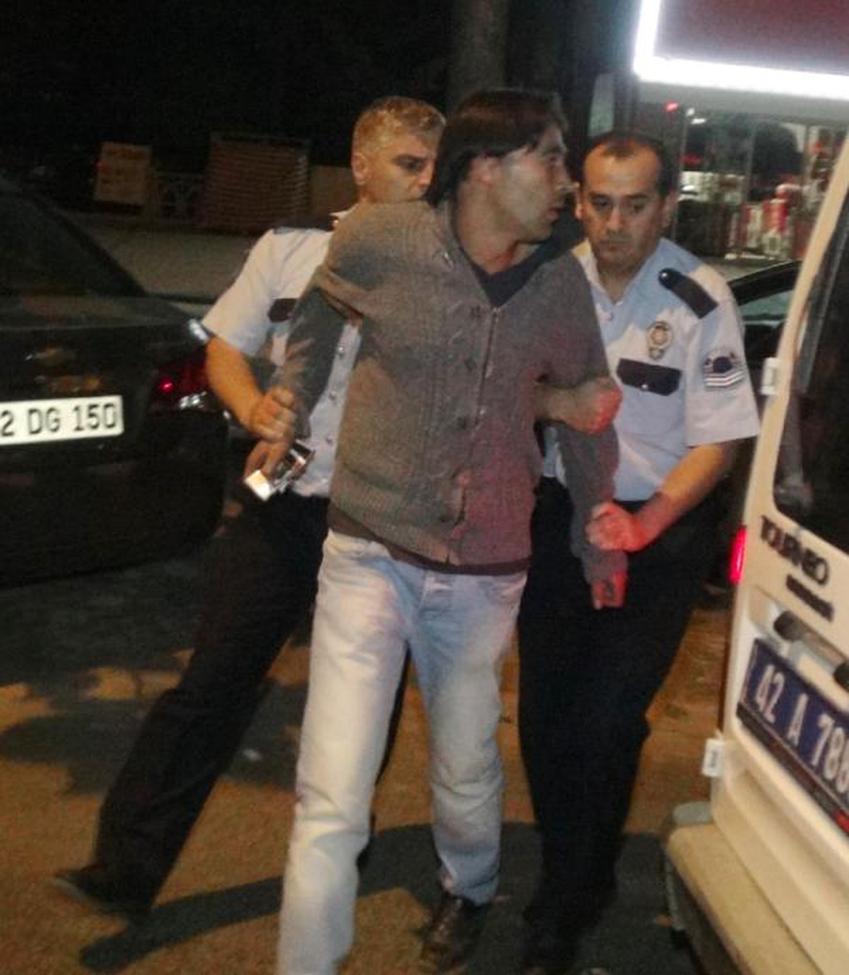 Hırsızlık Yaptığı Marketten Çıkarken Polise Yakalandı