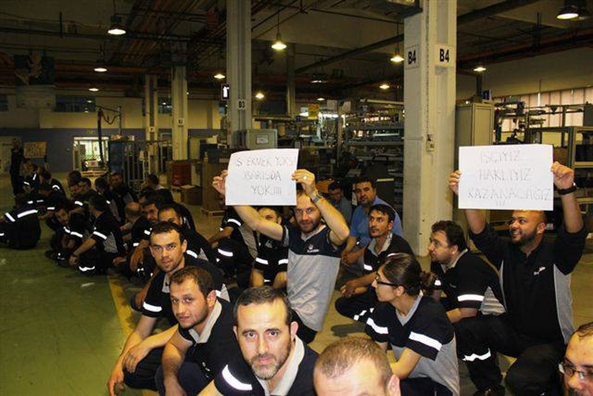 İşçiler Sokaktaki Eylemlerini İş Yerlerine Taşıdı
