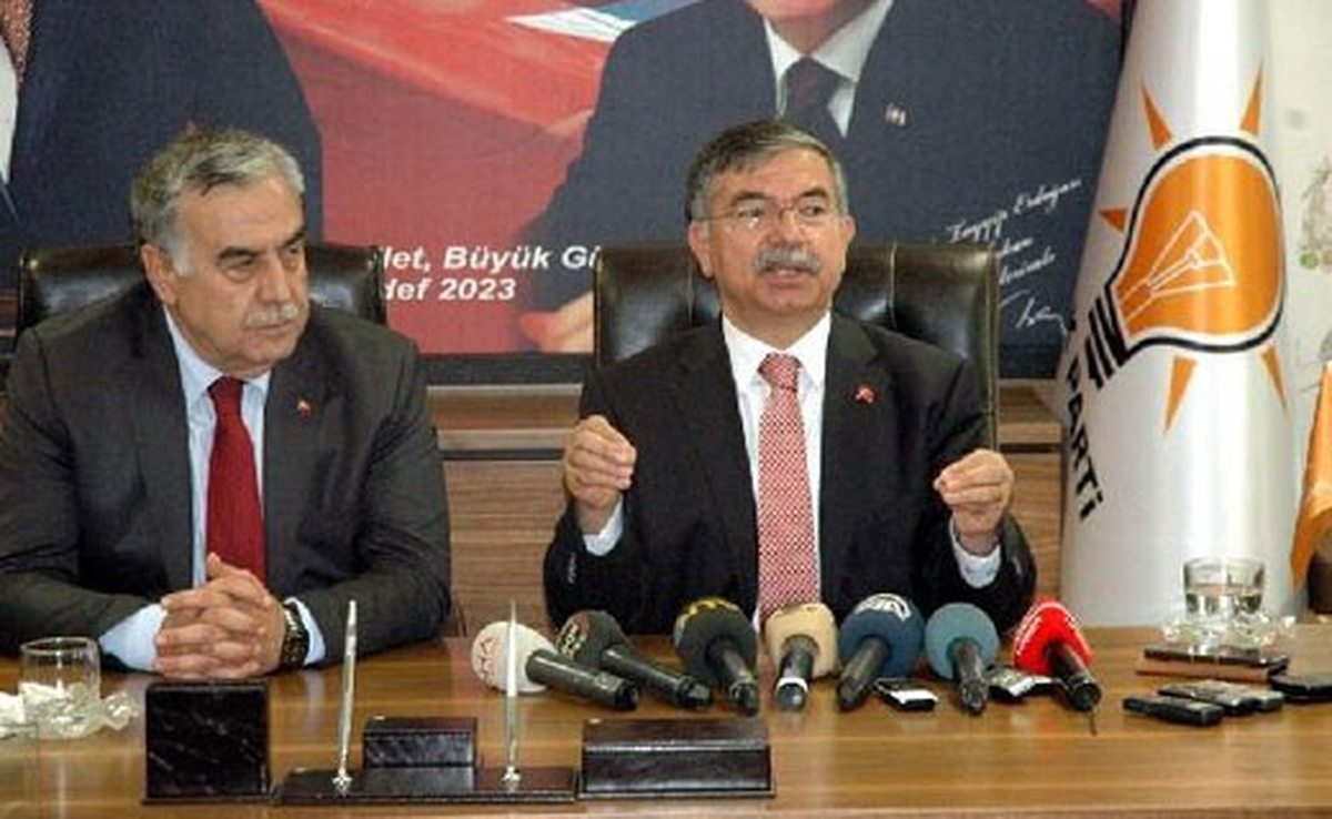 İzmir Bunlar Kendileri Ne İçiyorsa Halkın da Onu İçmesini İstiyorlar 'Bakan Yılmaz.'