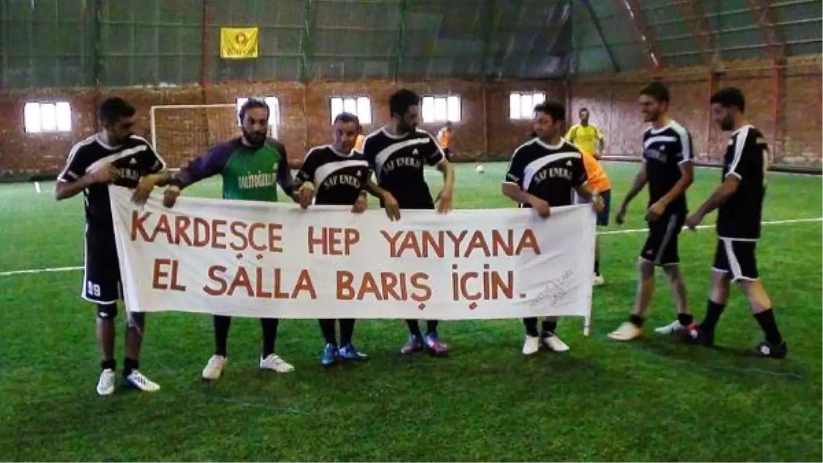 Karlıova\'da Barış Amaçlı Futbol Turnuvası