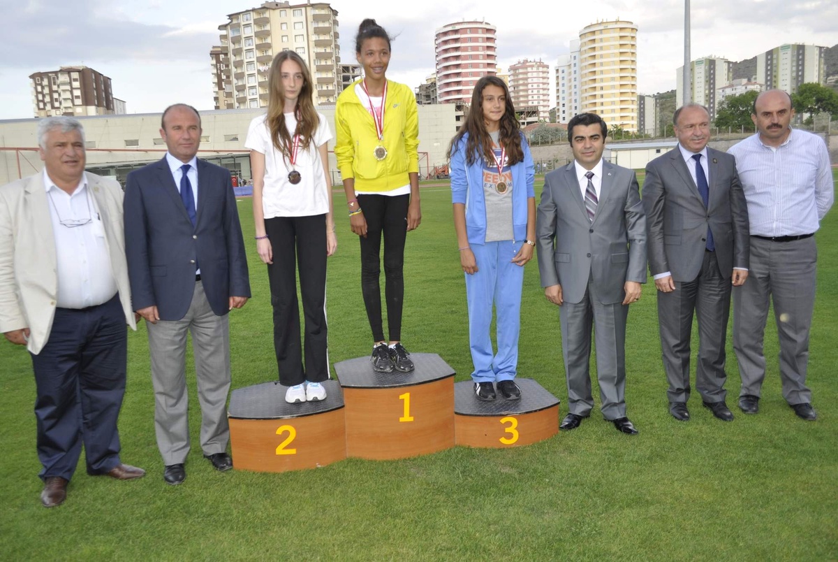 Kayseri\'de Kulüpler ve Okullar Arası Atletizm Faaliyetleri Tamamlandı