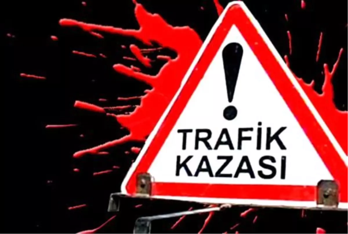 Kemer\'de Trafik Kazası: 1 Ölü, 1 Yaralı