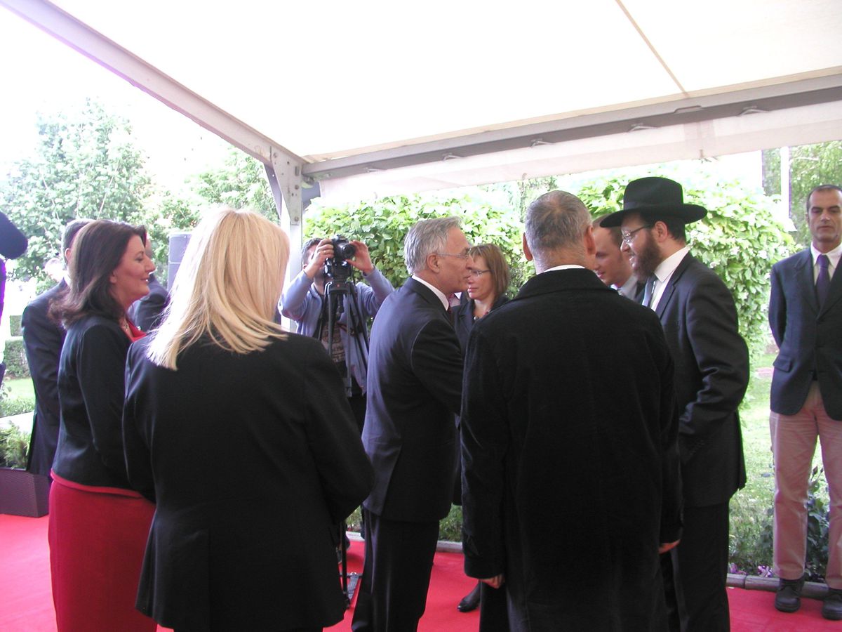 Kosova\'da Holokost Anıt Taşı Dikildi