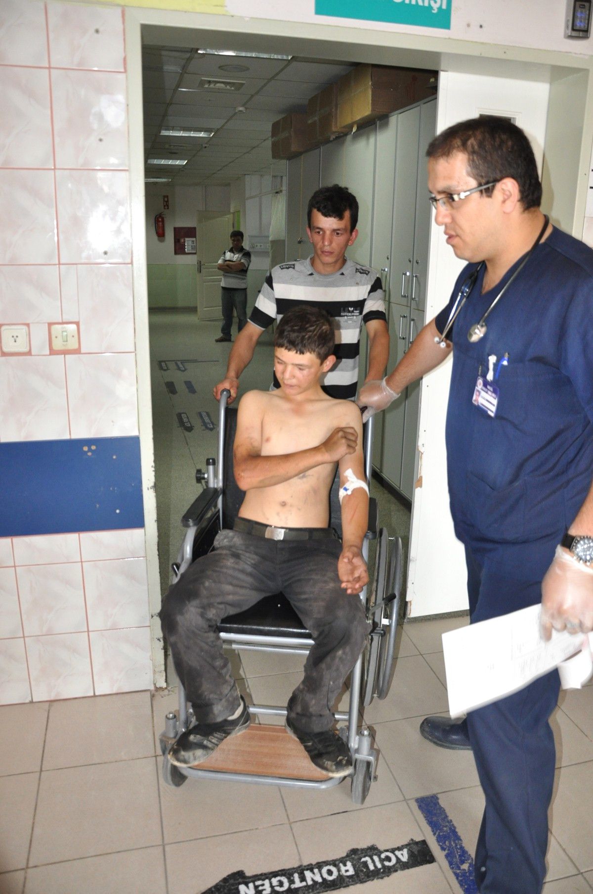 Traktörün Altında Kalan Çocuk Ölümden Döndü