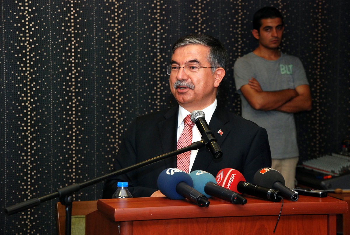 Milli Savunma Bakanı İsmet Yılmaz, Sivaslılar Dernekleri Federasyonu Yemeğine Katıldı