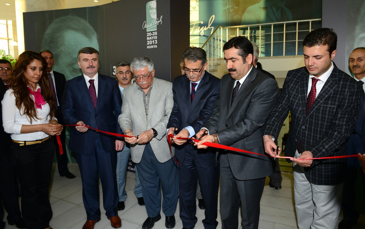 Necip Fazıl Sergi ve Video Projeksiyon Sunumuyla Anlatıldı