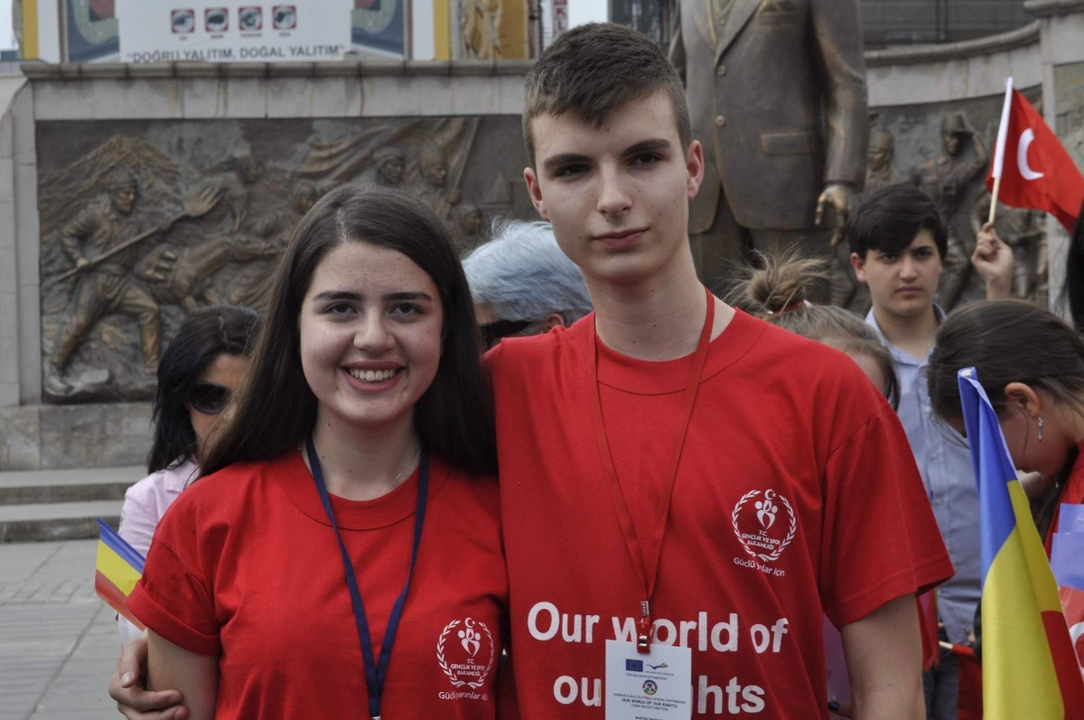 Öğrencilerden Çocuk Haklarına Duyarlılık Yürüyüşü