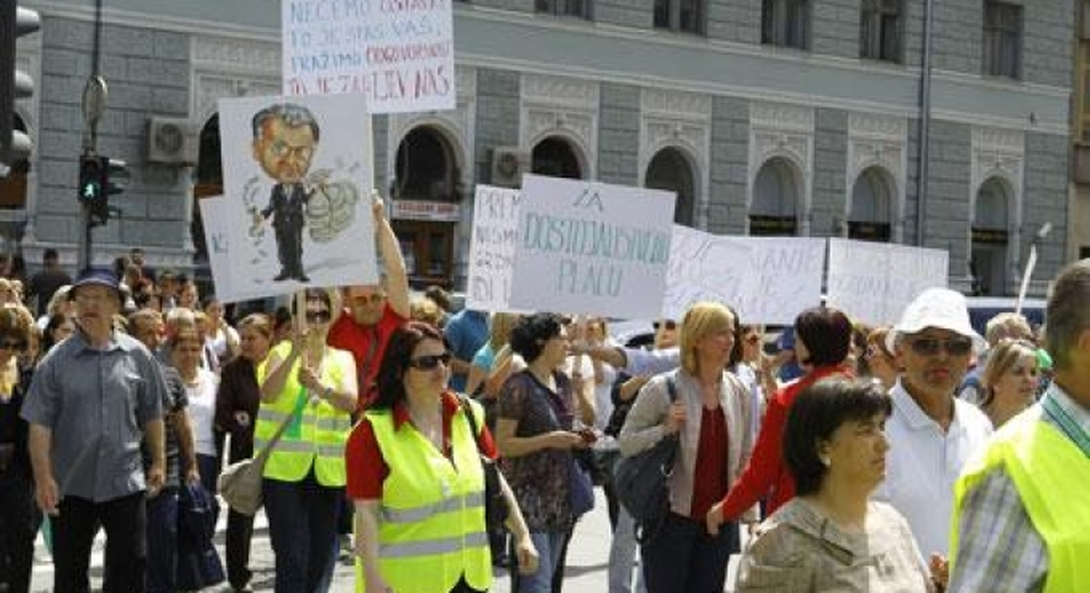 Öğretmenler Protesto Etti, Bakan İstifa Etti