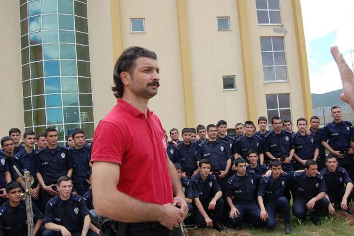 Polis Adaylarına Etkili Cop Kullanma Eğitimi