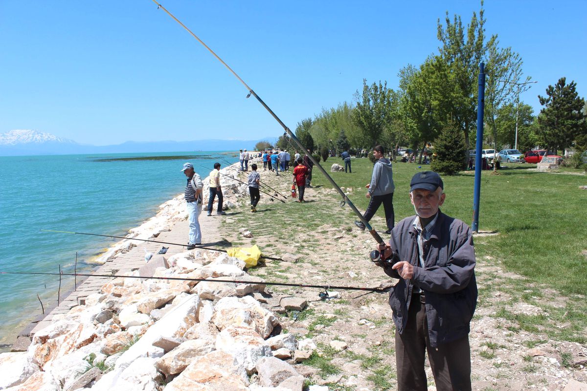Sigara Yüzünden Ses Tellerini Kaybetti