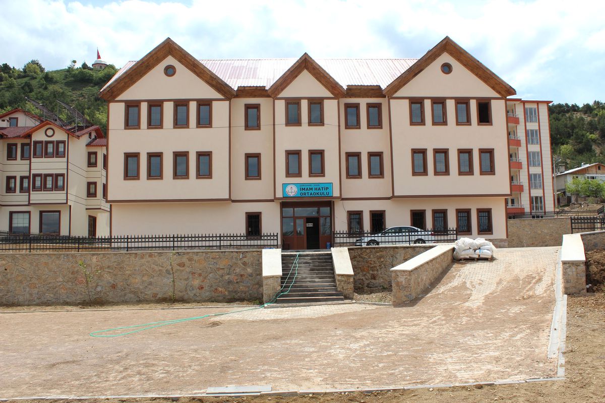 Şiran İmam Hatip Ortaokulu Kendi Binasına Kavuştu