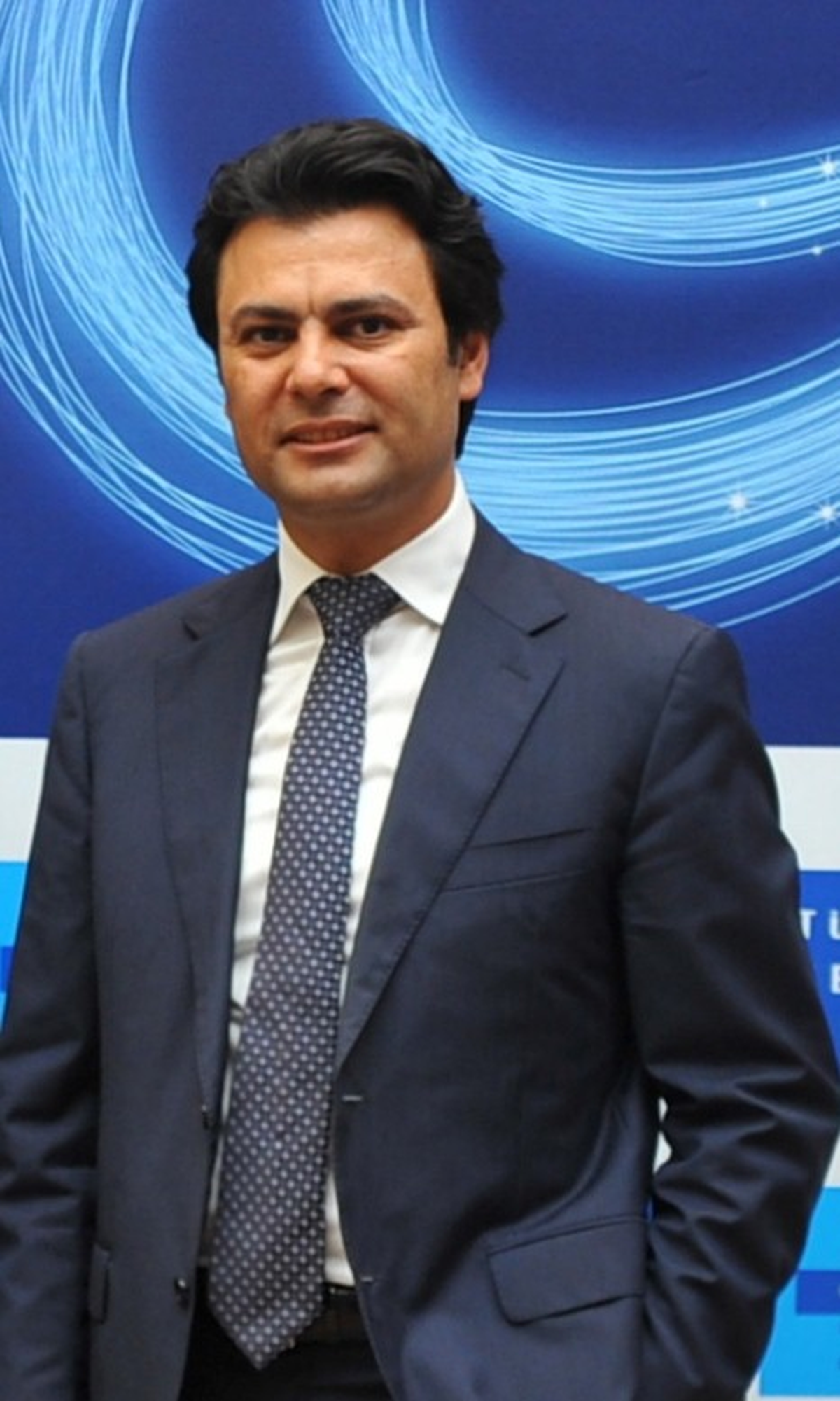 Türkiye İletişimde Doğu ile Batı Arasında Köprü