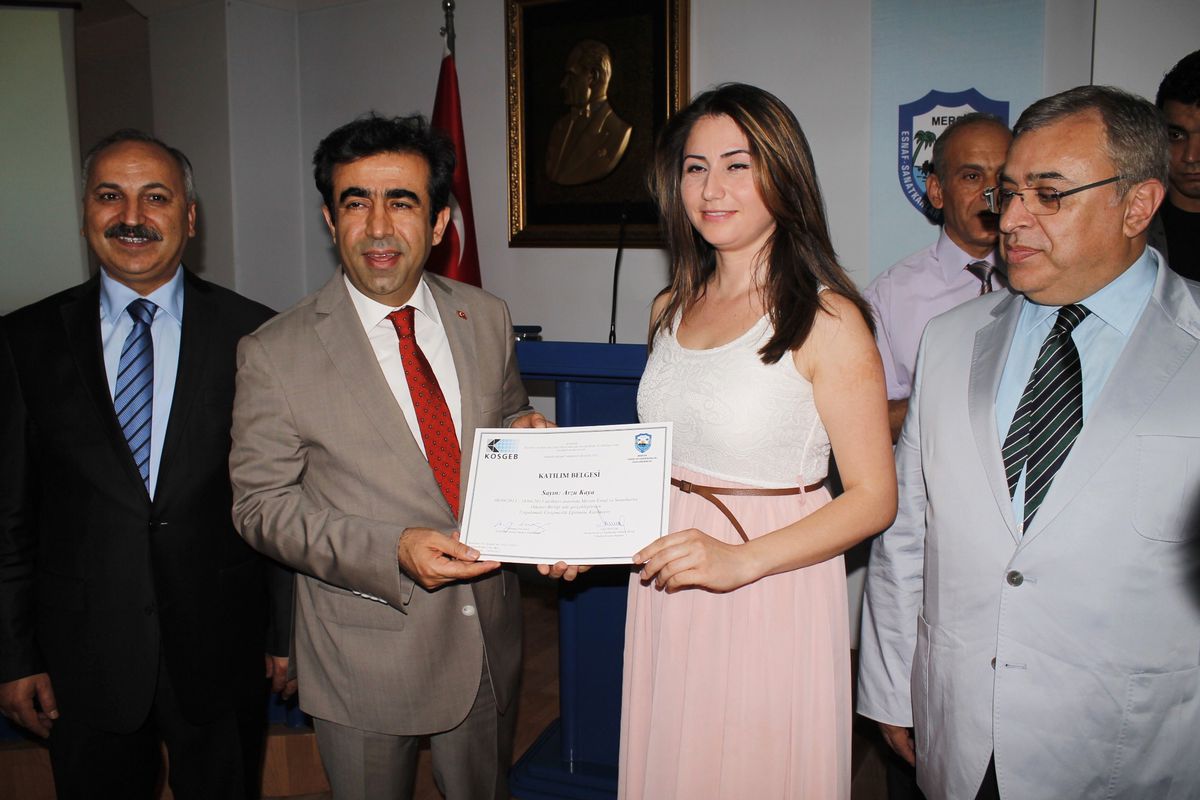 Vali Güzeloğlu Genç Girişimcilere Sertifikalarını Verdi