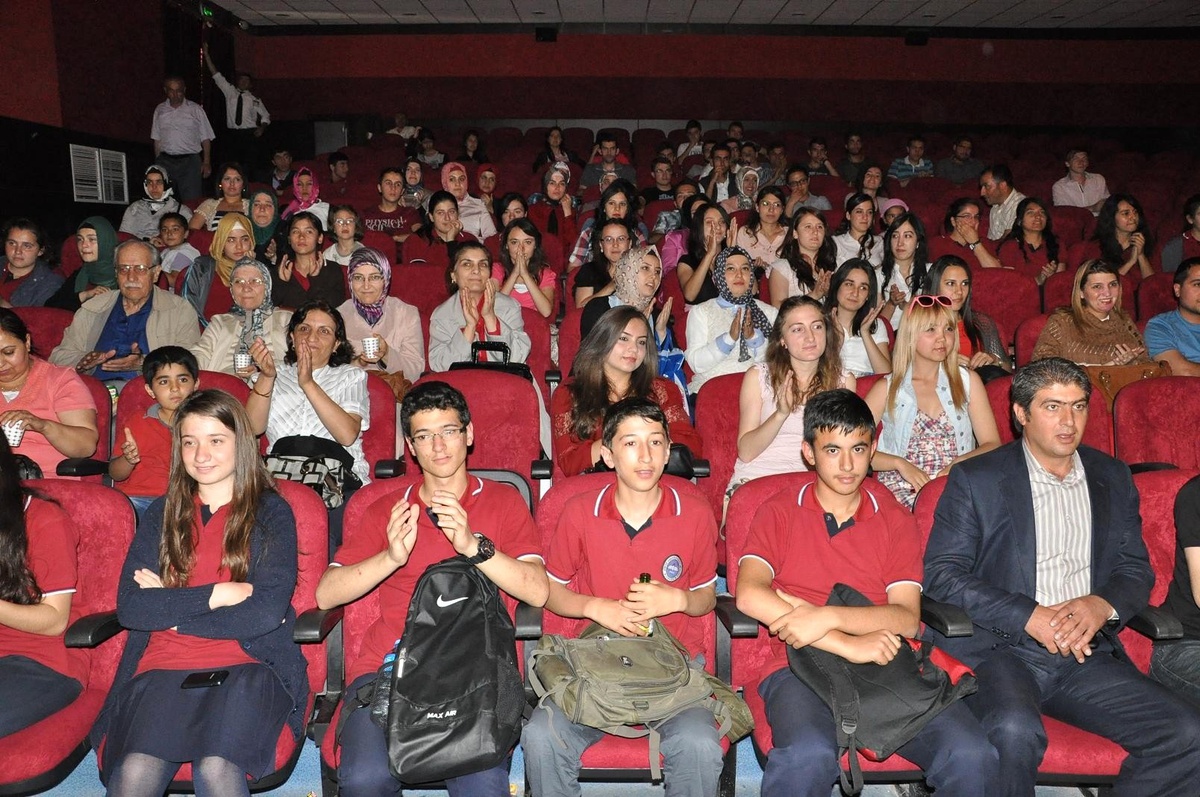Yerköy'de Tiyatro Gösterisi Beğeni Topladı