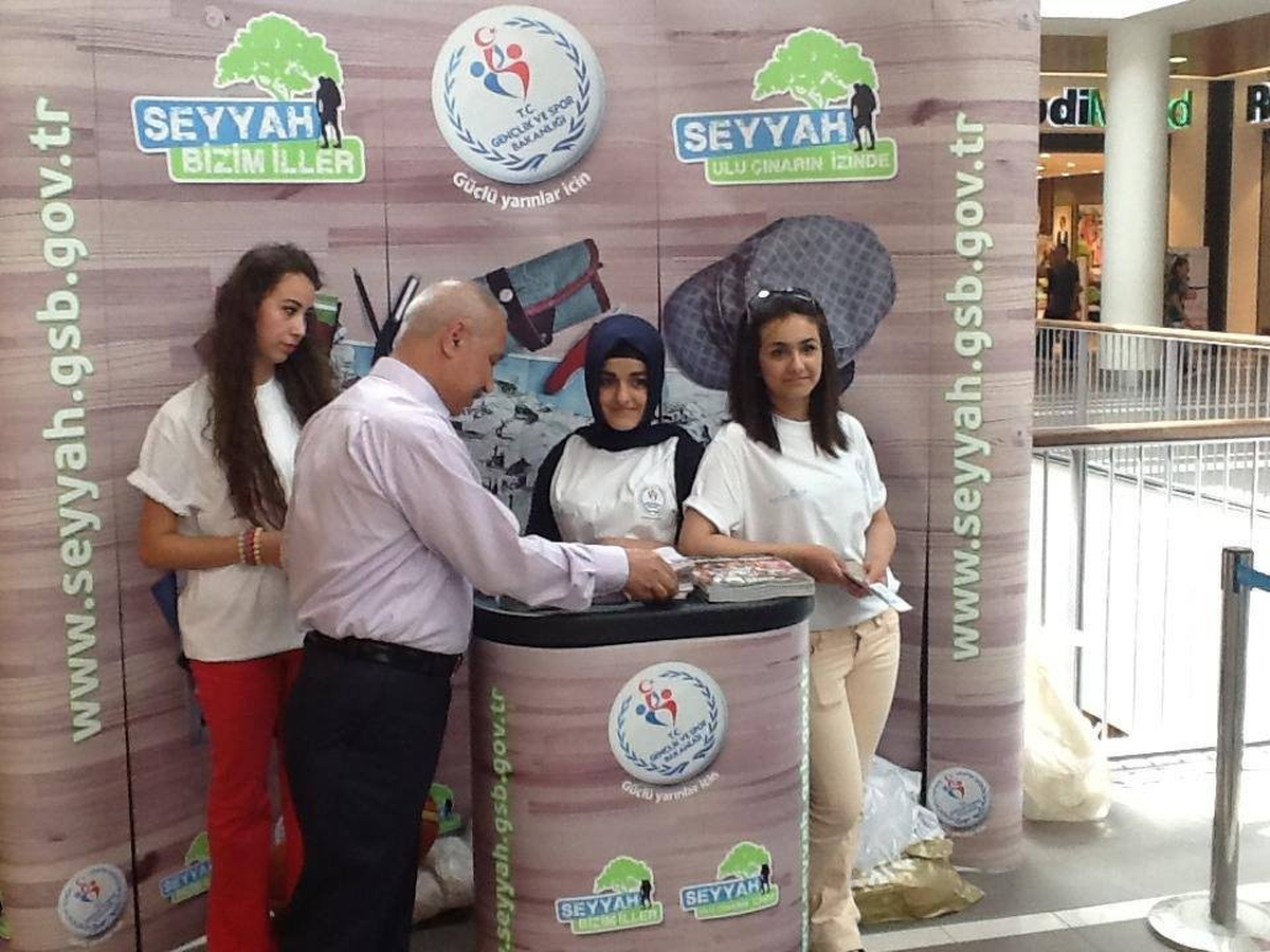 Yetenek Avcısı, Magnesia Avm\'de Gençlerle Buluştu
