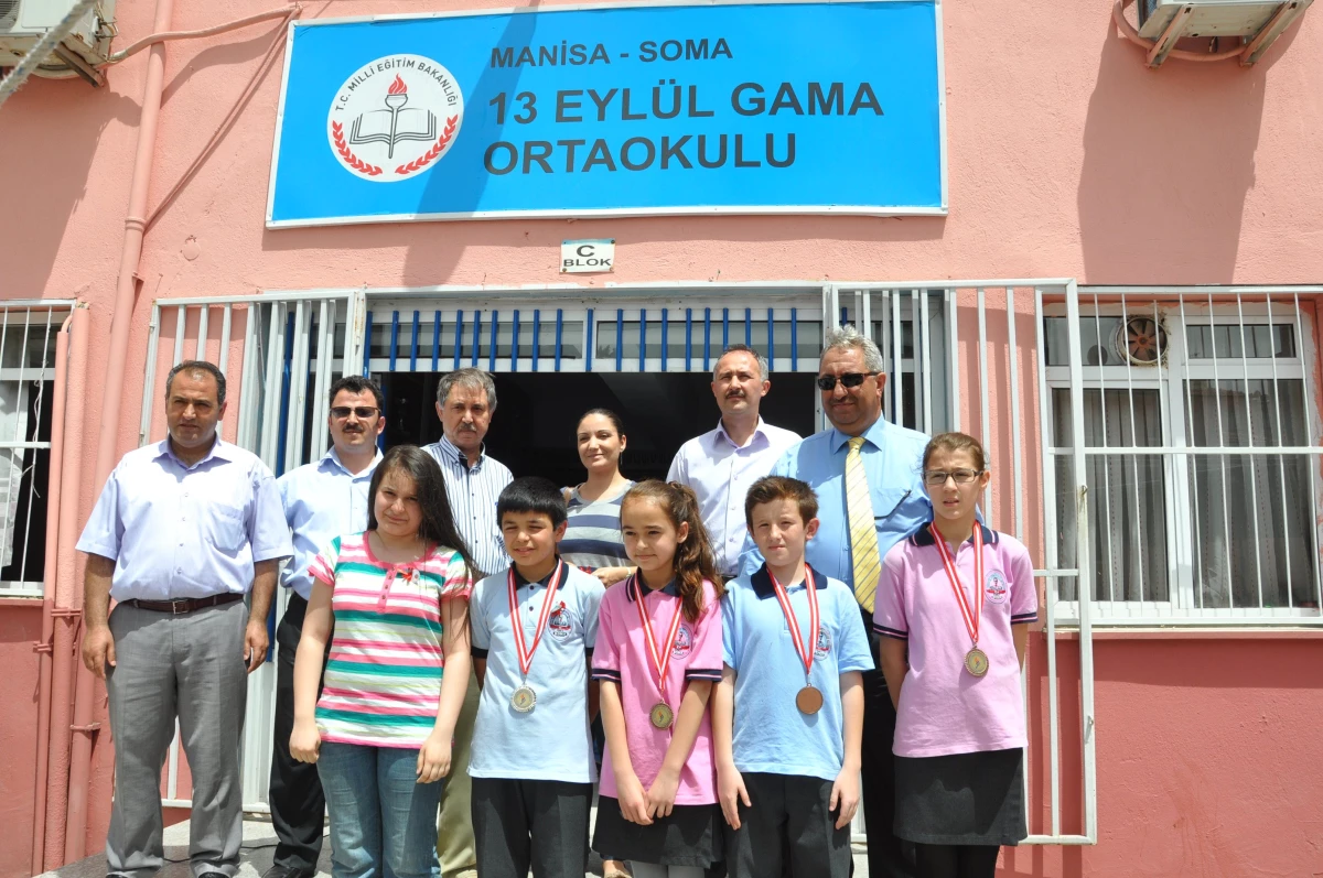 13 Eylül Gama Ortaokulu Öğrencileri Ödüllendirildi