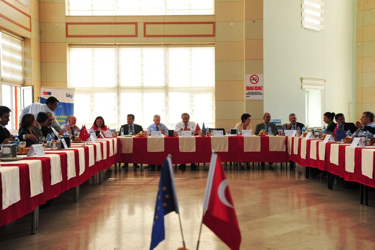 AB Büyükelçileri Yyü'de Toplantı Yaptı