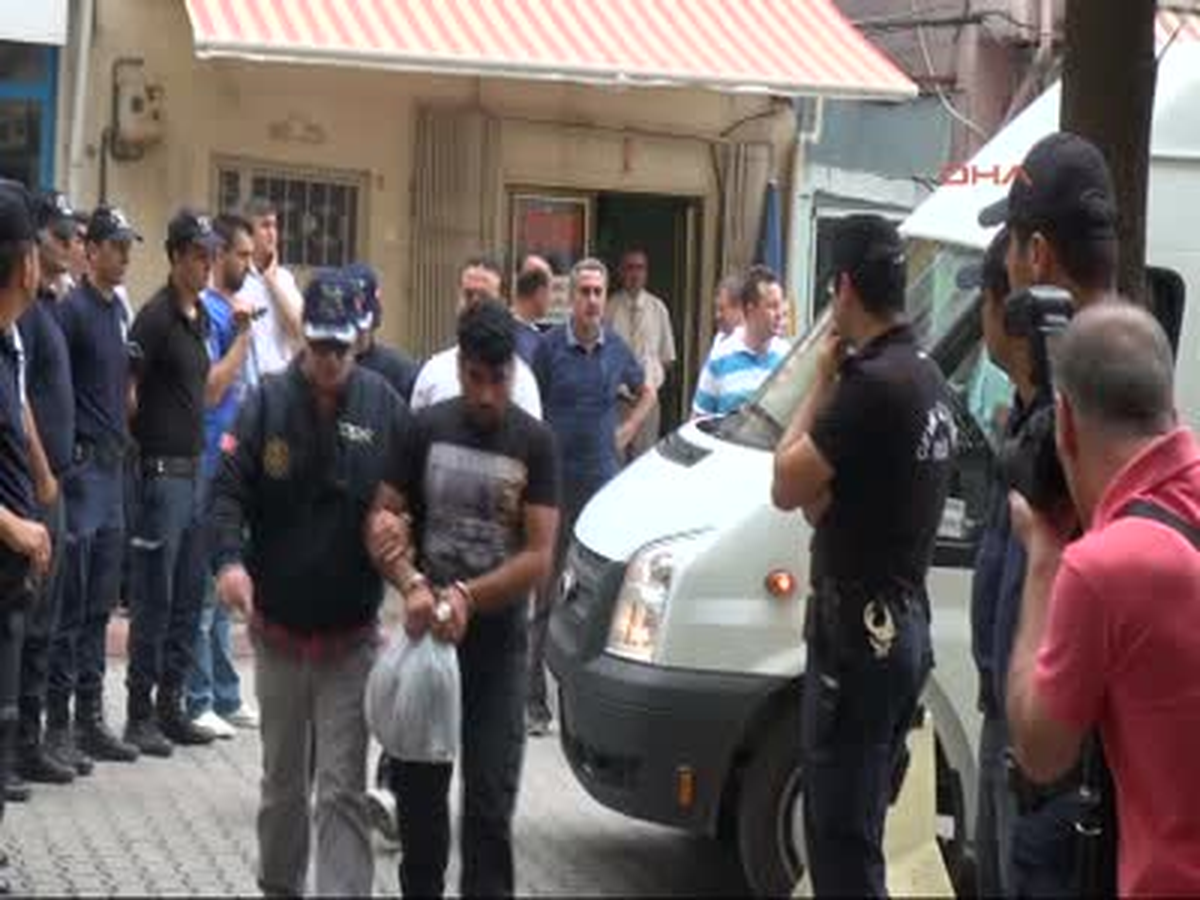 Adana Hatay'da Gözaltına Alınan 8 Kişi Adana Adliyesi'ne Getirildi Hatay'da Gözaltına Alınan 8 Kişi...