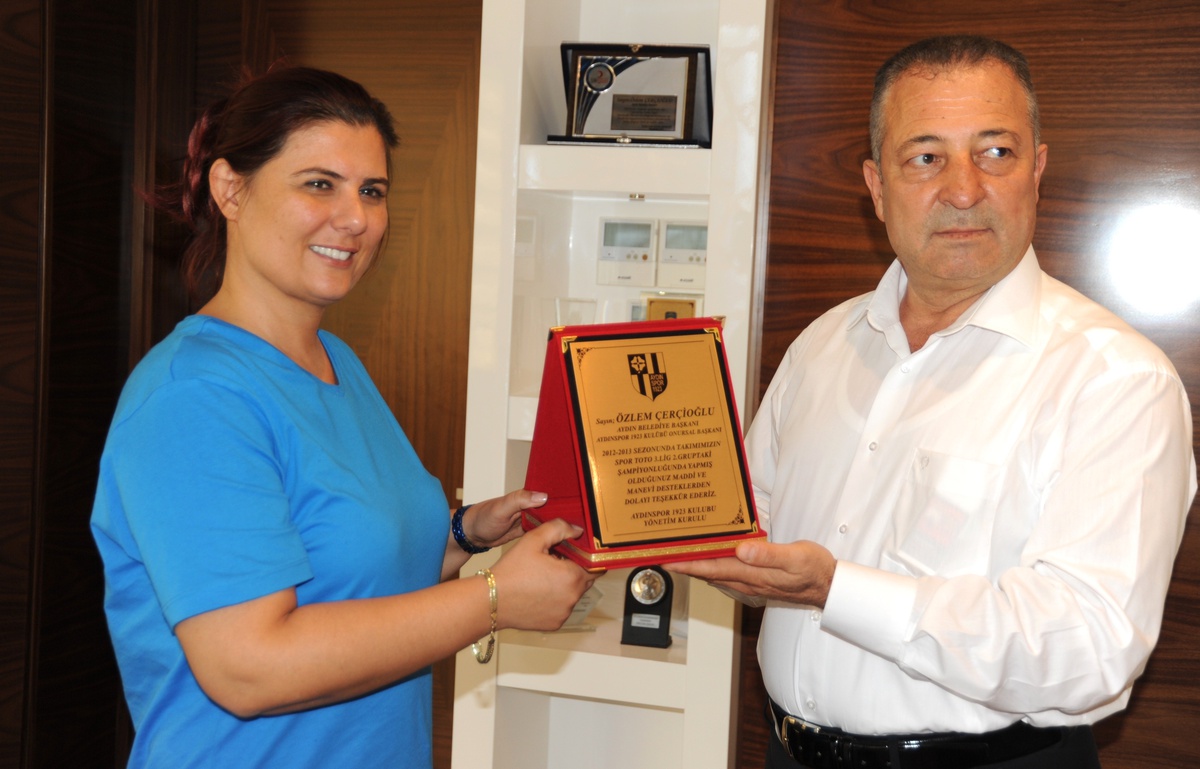 Aydınspor 1923\'ten Başkan Çerçioğlu\'na Plaket